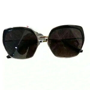 Guess sunglasses women’s abstract shaped. NWT